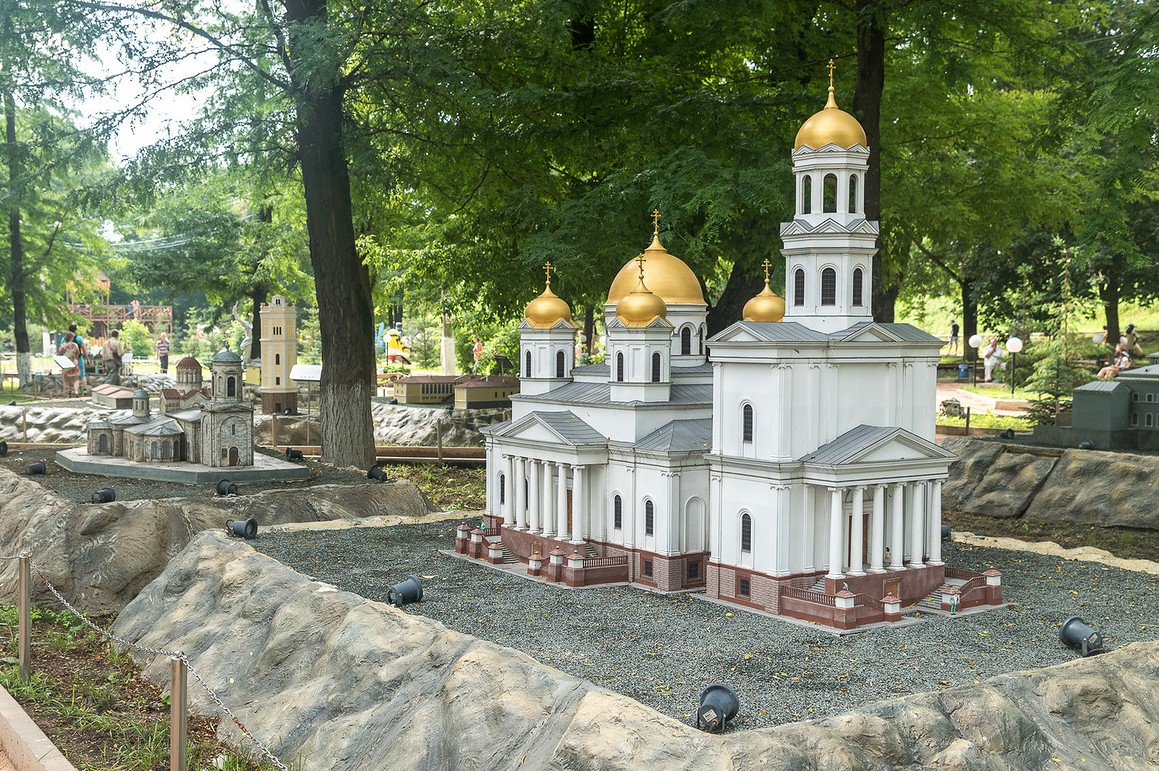Крымские храмы и церкви в миниатюре